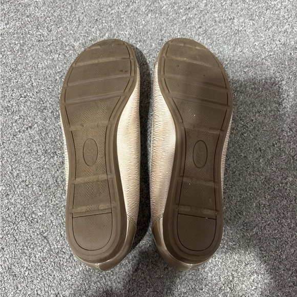 Anne Klein Sport Metallic Gold Flats with Bows - Picture 8 of 10